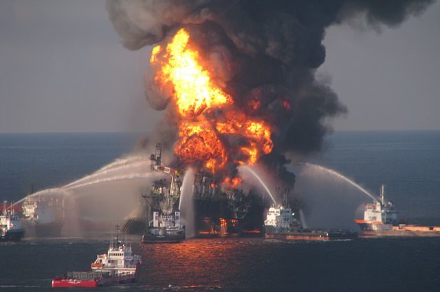 100421-G-XXXXL- 003 - Deepwater Horizon fire.jpg